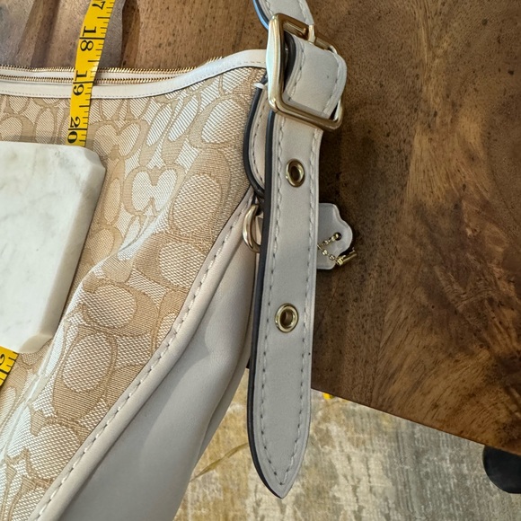 Coach Signature Duffelette Beige Canvas
Leather Trim Crossbody Bag 25697 NWOT - Picture 4 of 14